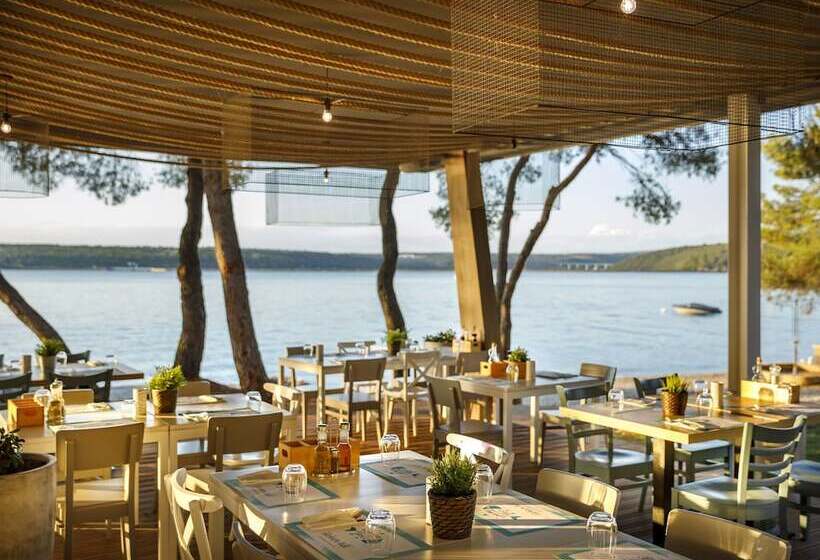 Отель Mediteran Kamp Mobile Homes In Camping Lanterna