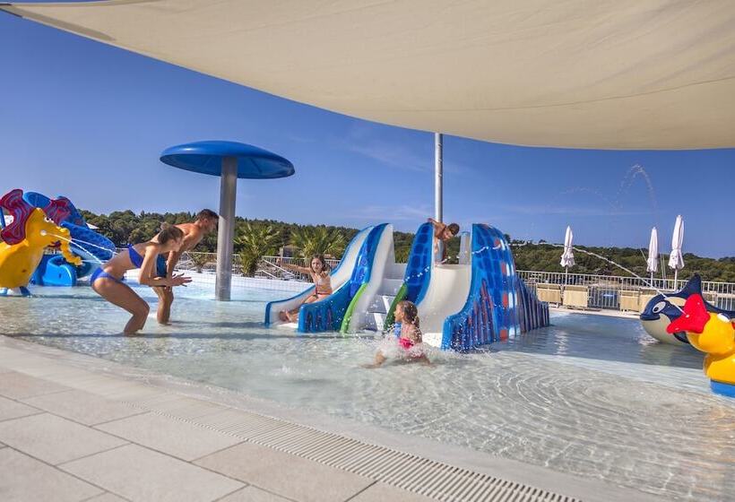 Отель Mediteran Kamp Mobile Homes In Camping Lanterna