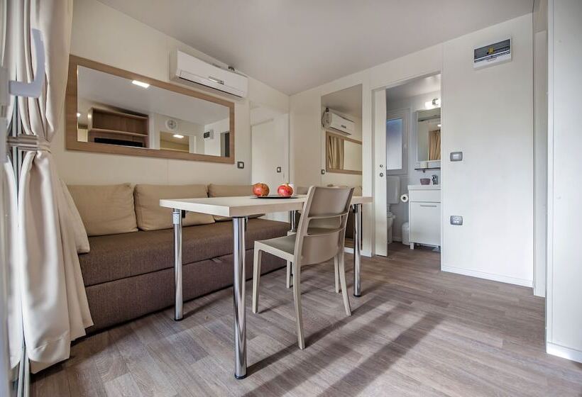 Отель Mediteran Kamp Mobile Homes In Camping Lanterna