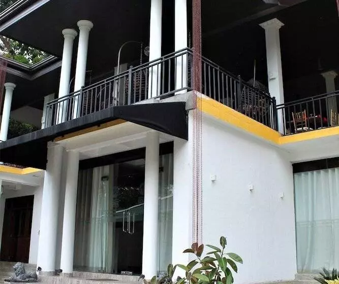 Hotel Mounts Edge Regency