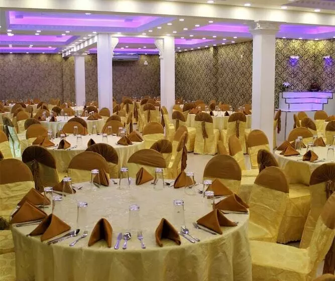 Hotel Mounts Edge Regency