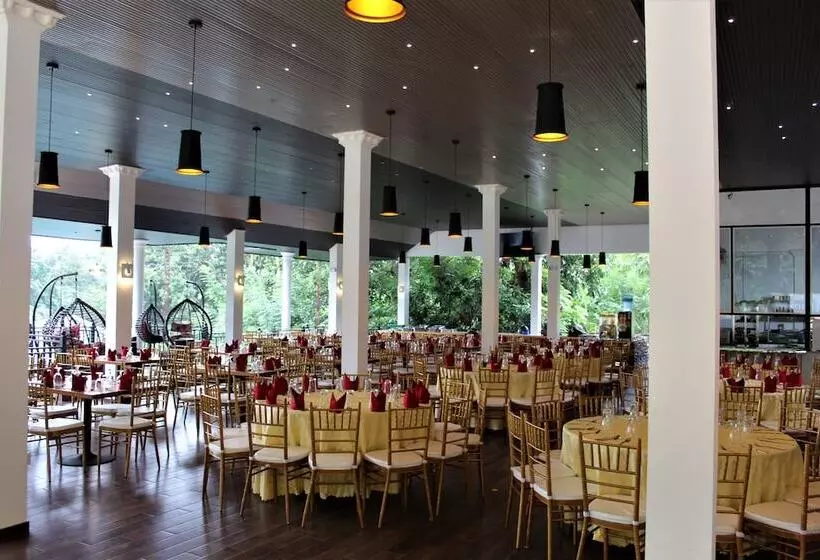 Hotel Mounts Edge Regency