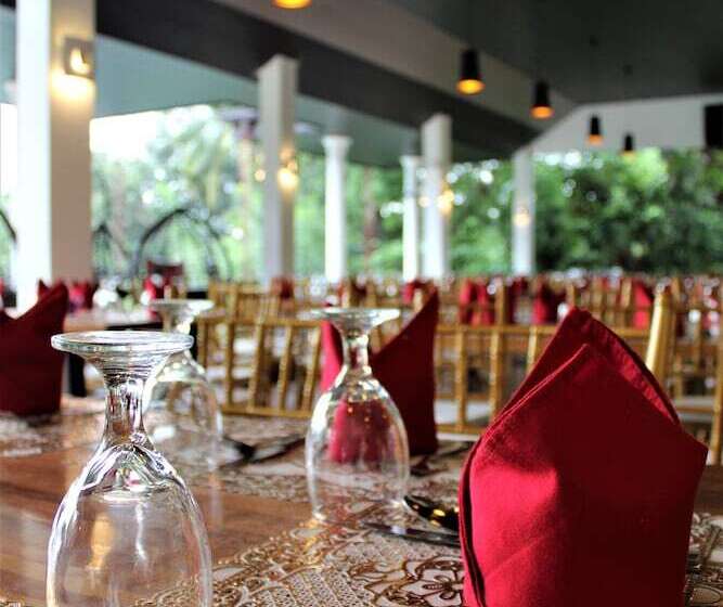 Hotel Mounts Edge Regency