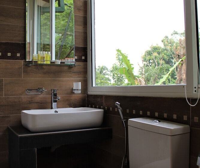 Hotel Mounts Edge Regency