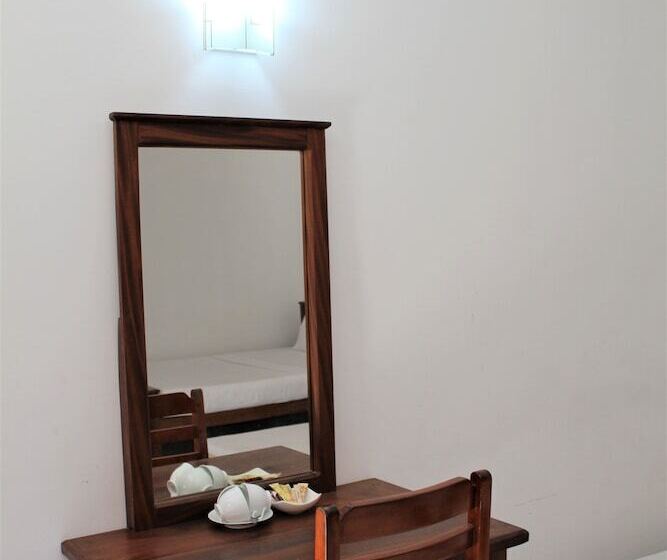 Hotel Mounts Edge Regency