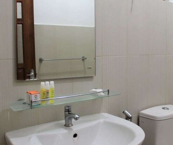 Hotel Mounts Edge Regency