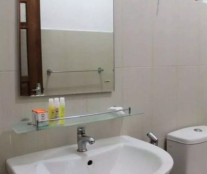 Hotel Mounts Edge Regency