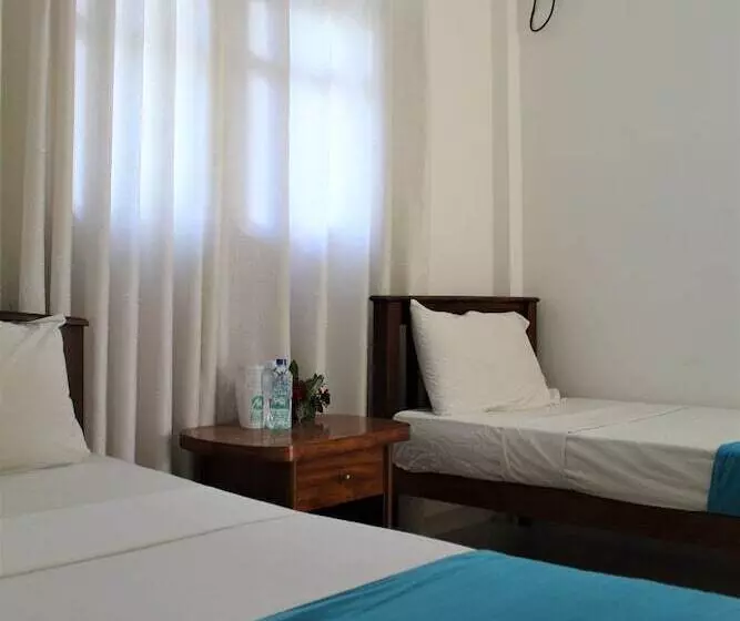 Hotel Mounts Edge Regency