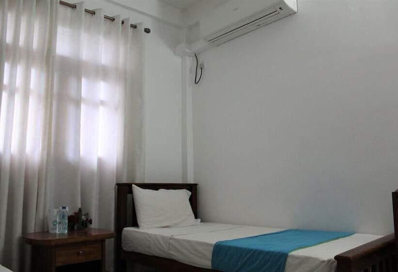 Hotel Mounts Edge Regency