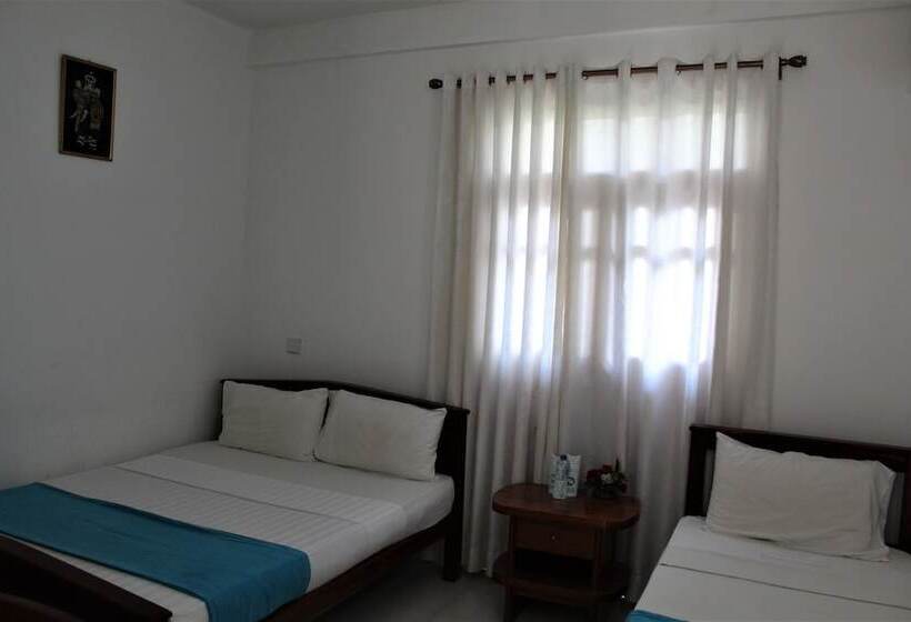 Hotel Mounts Edge Regency