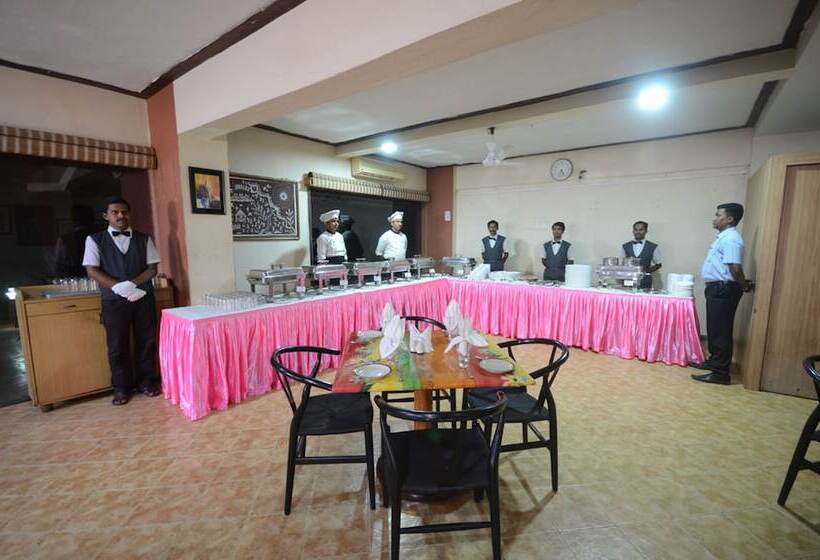 Hotel Neelams Countryside