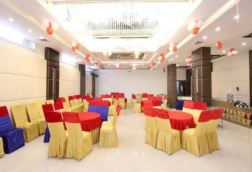 Hotel Oyo 14981  Royal Mjs