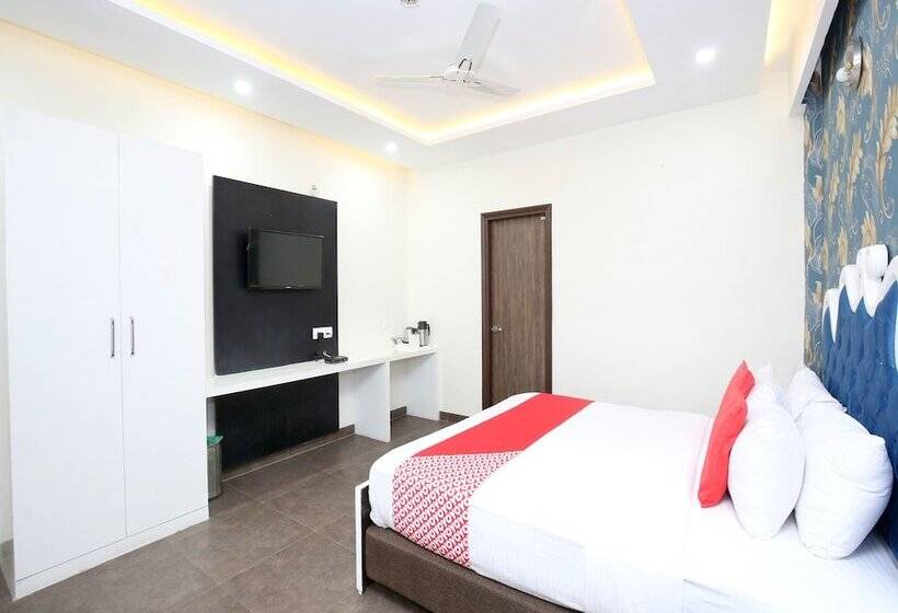 Hotel Oyo 14981  Royal Mjs