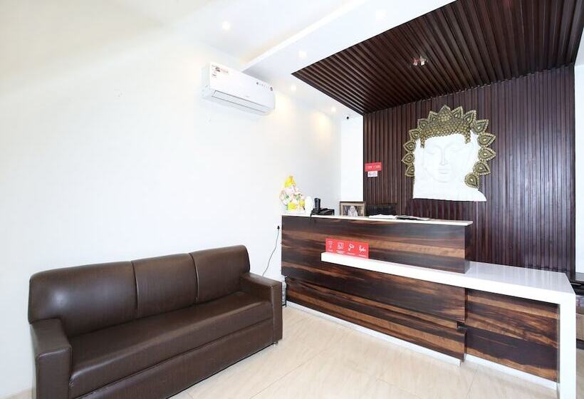 Hotel Oyo 14981  Royal Mjs