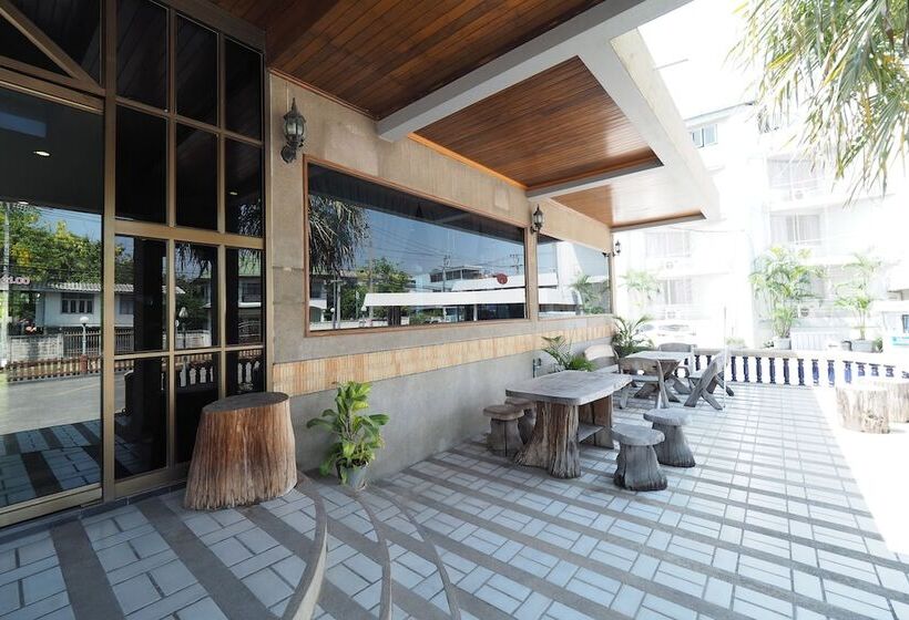 Pachara Hotel And Restaurant