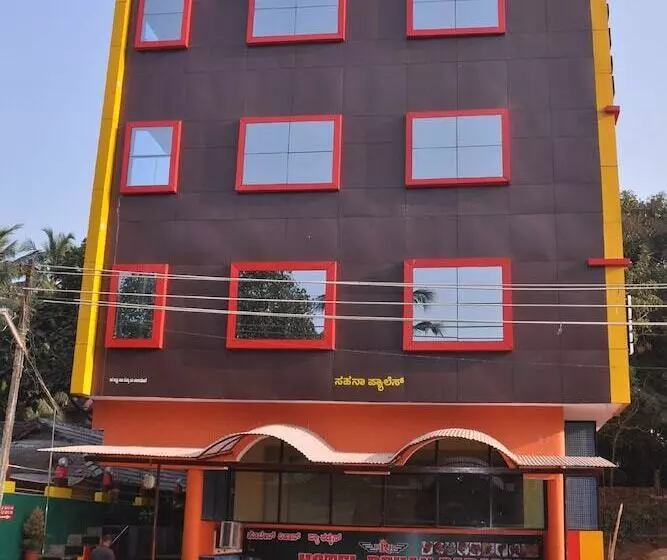 ホテル Sahana Palace