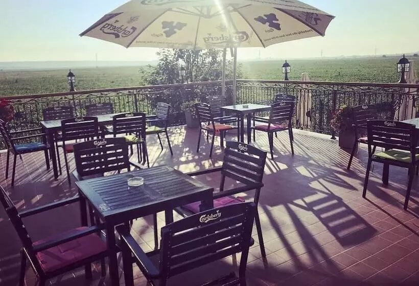 Hotelli The Frontier