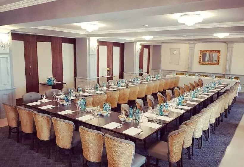 Hotelli The Frontier