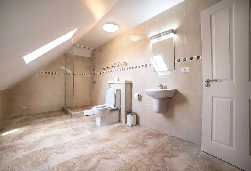 Hotelli The Frontier