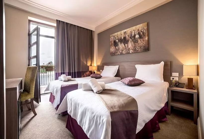 Hotelli The Frontier