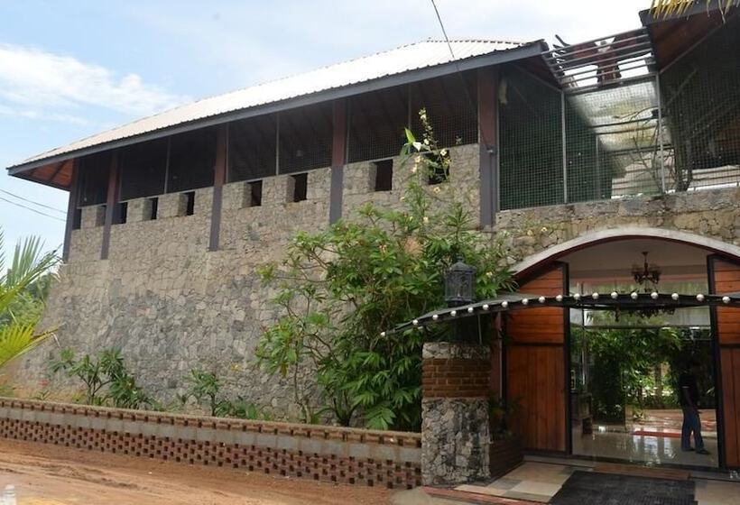 فندق White Peacocks And Birds Resort