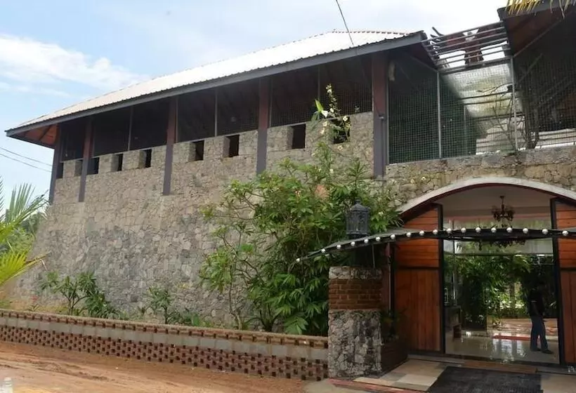 ホテル White Peacocks And Birds Resort