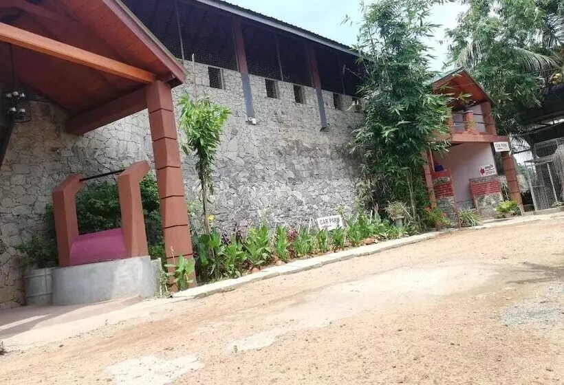 ホテル White Peacocks And Birds Resort