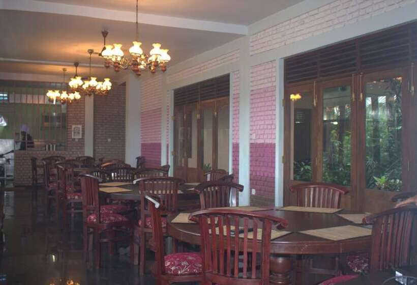 فندق White Peacocks And Birds Resort