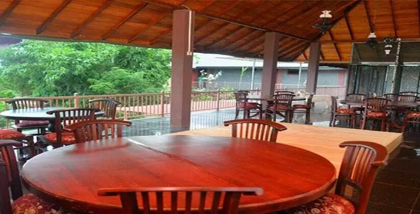 ホテル White Peacocks And Birds Resort