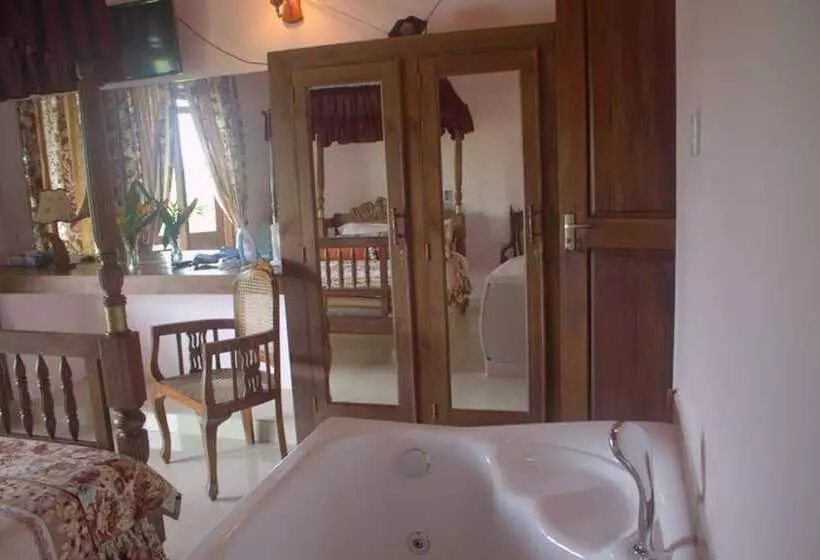 ホテル White Peacocks And Birds Resort
