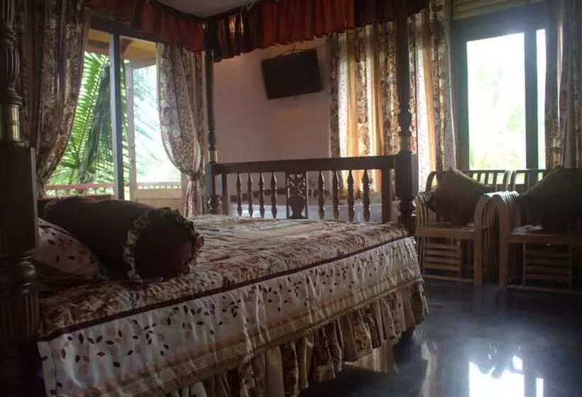 ホテル White Peacocks And Birds Resort