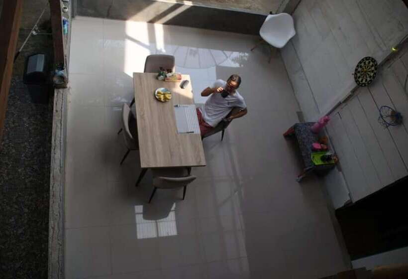 Mentawai Bagus   Hostel