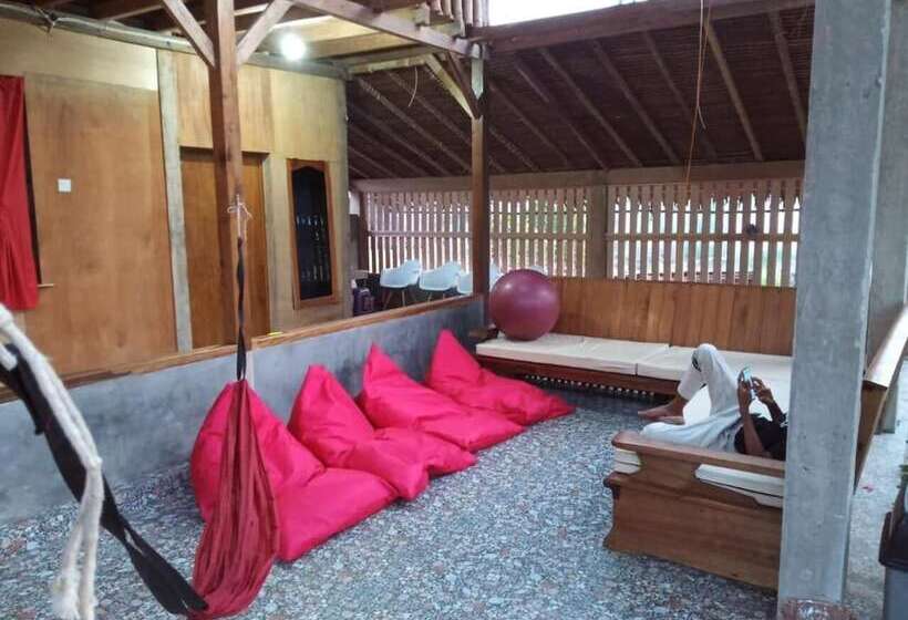 Mentawai Bagus   Hostel