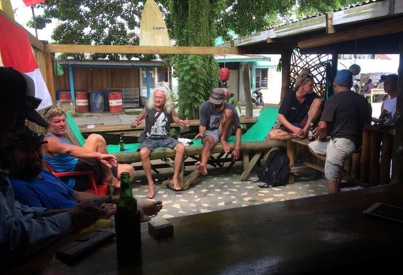 Mentawai Bagus   Hostel