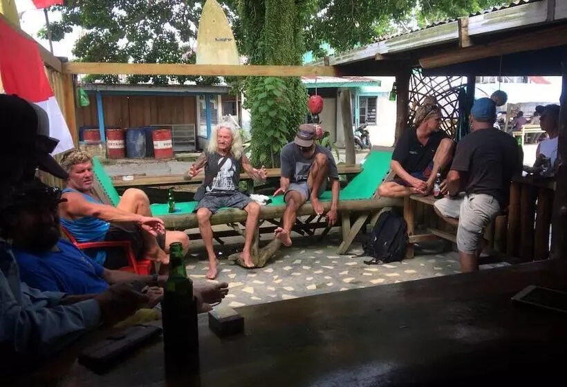 Mentawai Bagus   Hostel
