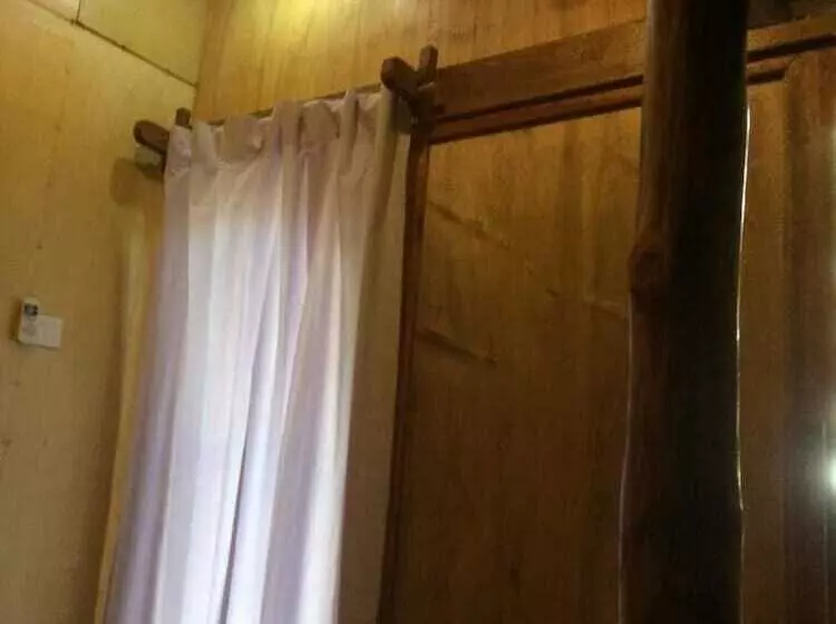 Mentawai Bagus   Hostel