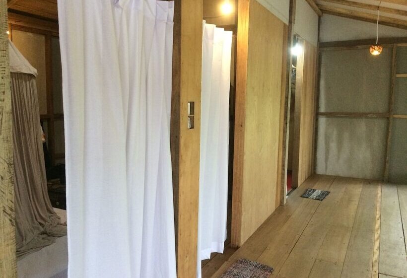 Mentawai Bagus   Hostel