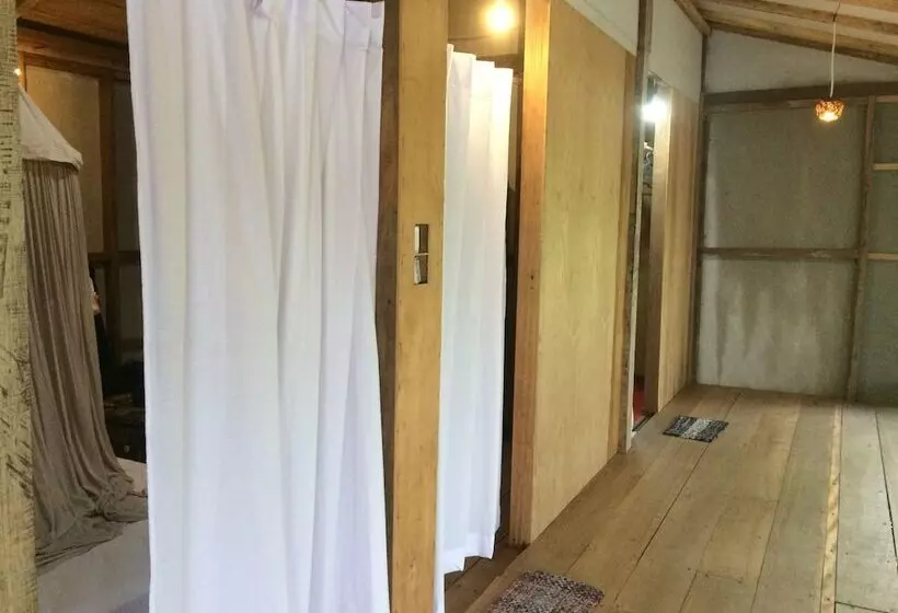 Mentawai Bagus   Hostel