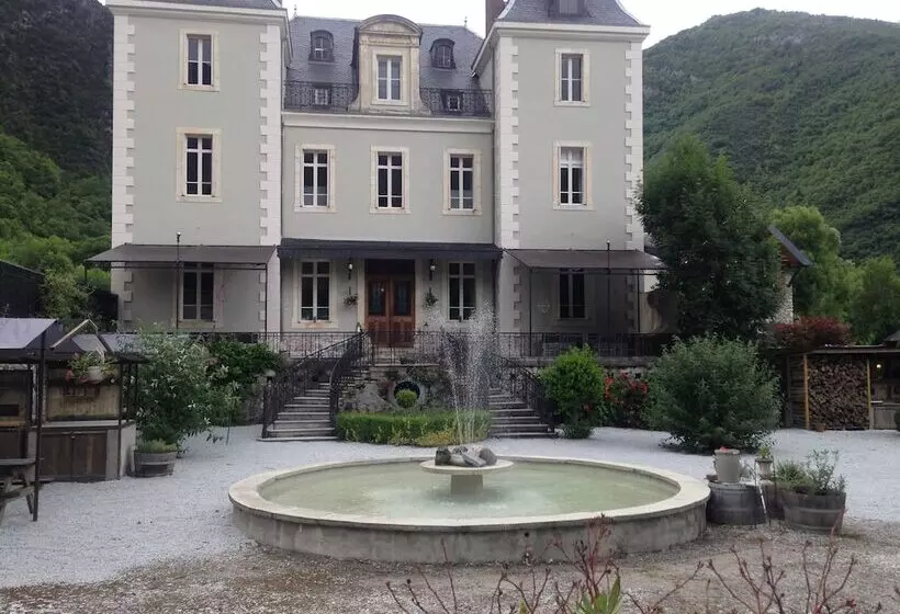 Majatalo Château Serre Barbier