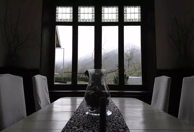 Majatalo Château Serre Barbier