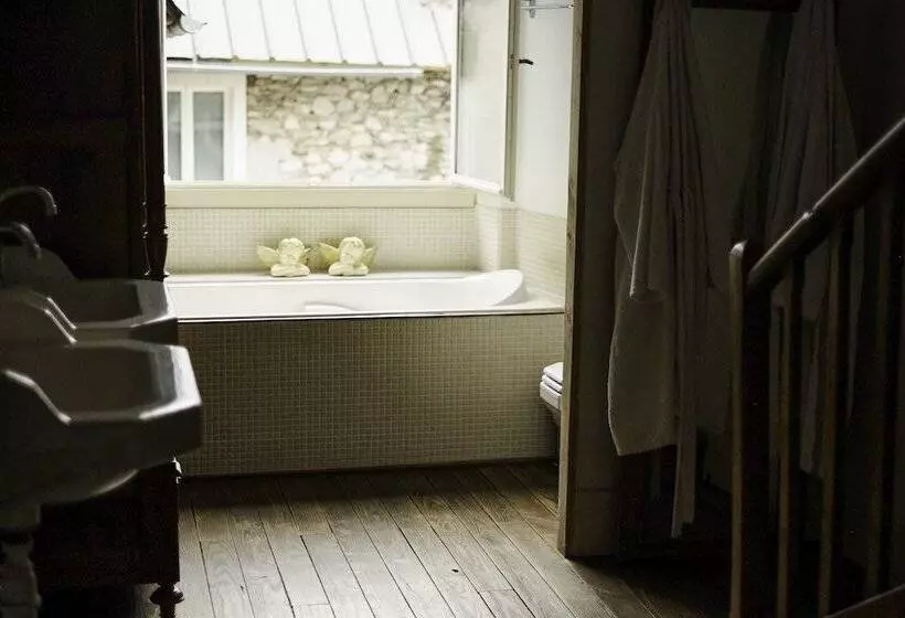 Majatalo Château Serre Barbier