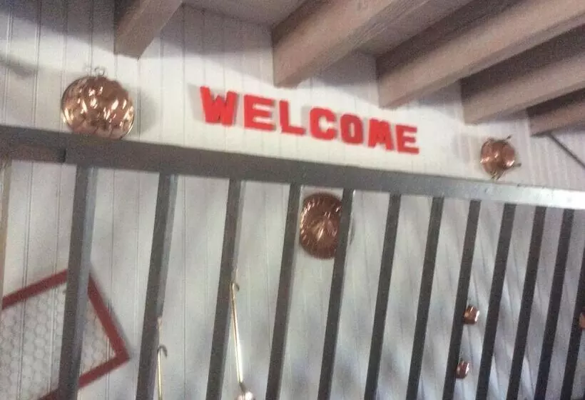 Majatalo Le Grillage A Poules