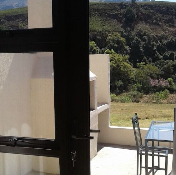 פנסיון Ledges Retreat