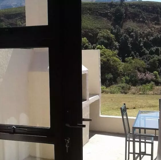 Majatalo Ledges Retreat