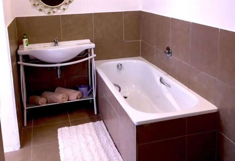 פנסיון Ledges Retreat