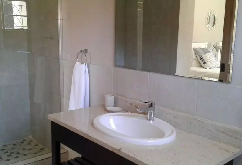 Majatalo Ledges Retreat