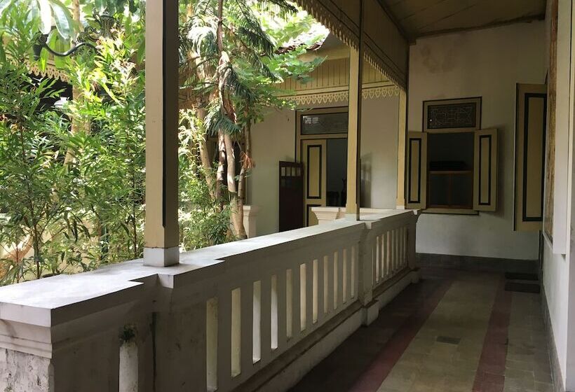 بنسيون Ndalem Natan Royal Heritage