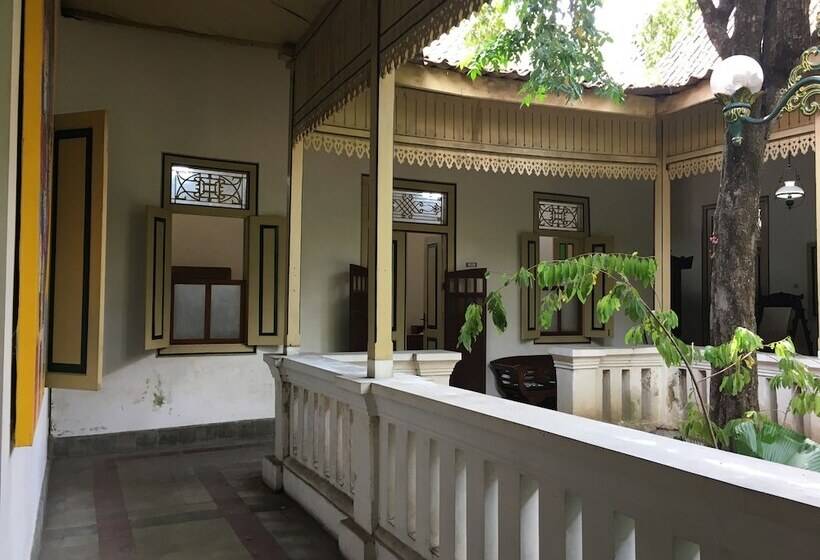 بنسيون Ndalem Natan Royal Heritage