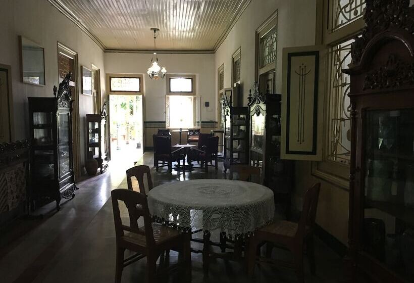 بنسيون Ndalem Natan Royal Heritage