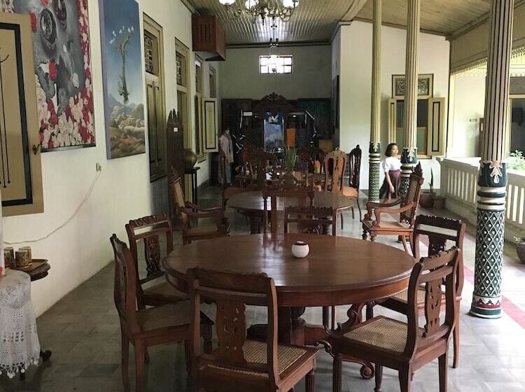 بنسيون Ndalem Natan Royal Heritage